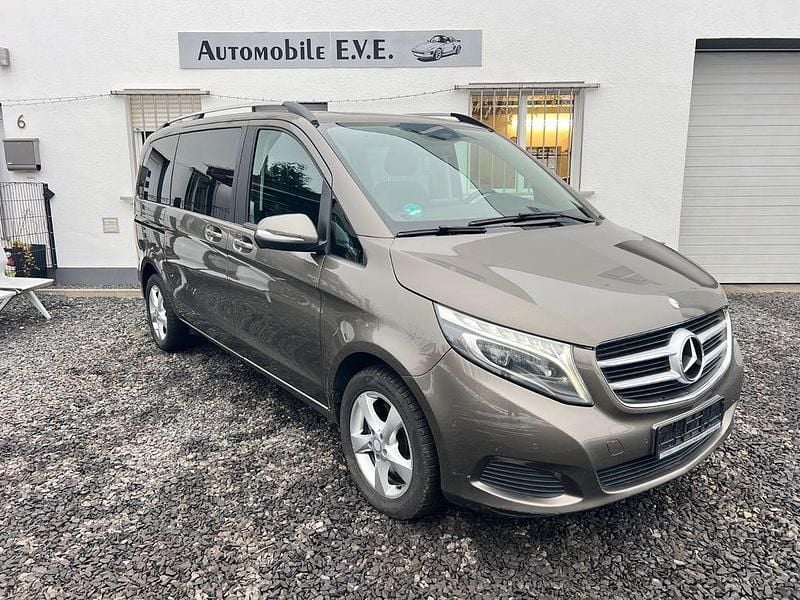Braun Gebraucht 2016 Mercedes V250 Avantgarde Van / Kleinbus | 21.000 € (Teuer) - Bild 1/4
