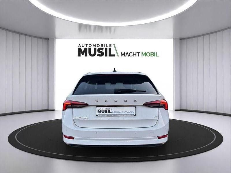 Gebraucht Skoda Octavia 204 PS (150 kW) 2022 Candyweiss Kombi