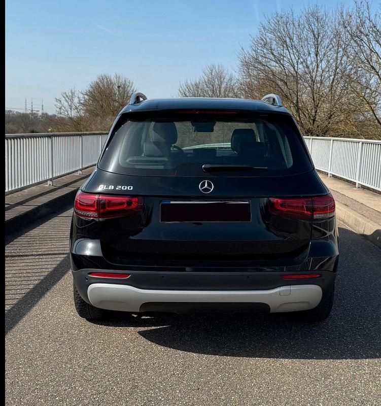 Gebraucht Mercedes GLB200 166 PS (122 kW) 2021 Schwarz SUV