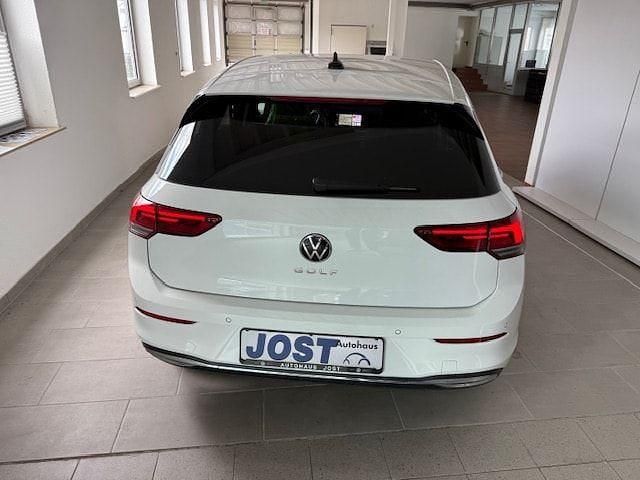 Gebraucht VW Golf VIII Style 150 PS (110 kW) 2023 Pure white Limousine