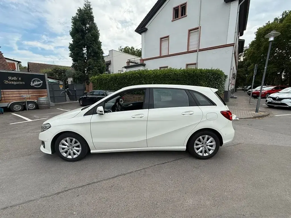 Gebraucht Mercedes B180 122 PS (89 kW) 2017 Weiß Kleinwagen
