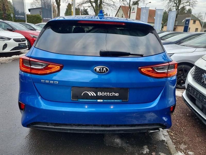 Gebraucht Kia Ceed Vision 140 PS (102 kW) 2018 Blau Kleinwagen