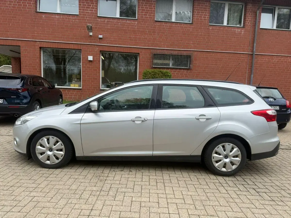 Gebraucht Ford Focus Trend 116 PS (85 kW) 2014 Silber Kombi