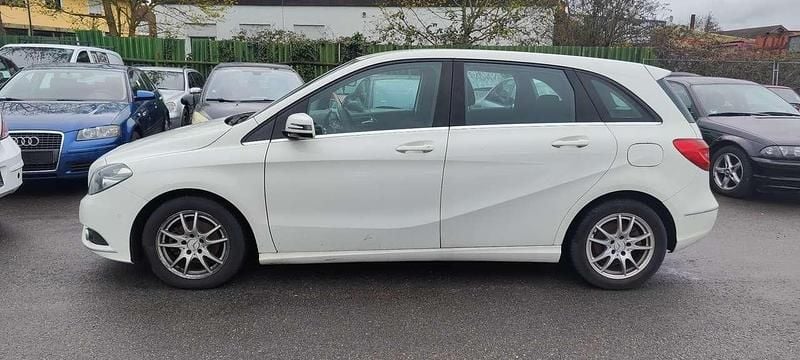 Gebraucht Mercedes B180 122 PS (89 kW) 2013 Calcitweiss  unilack Van / Kleinbus