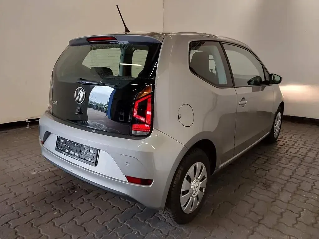 Usado VW up! 65 HP (47 kW) 2021 Prateado Citadino