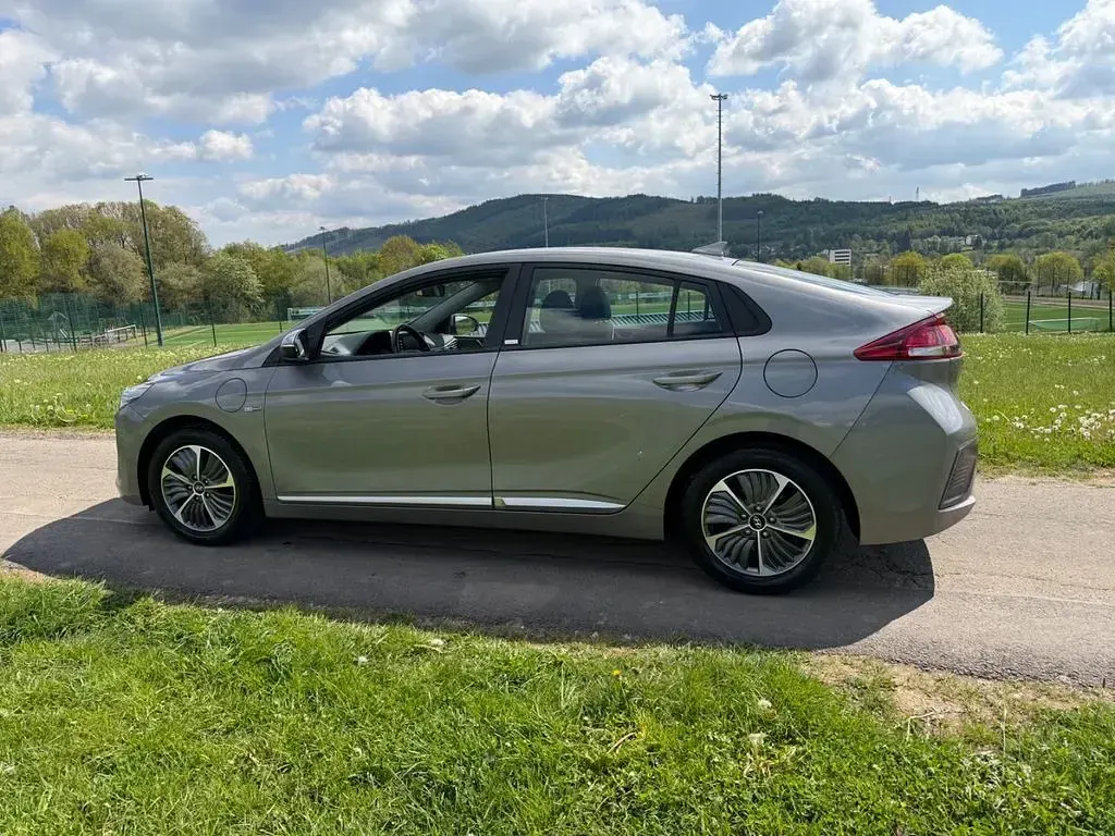 Gebraucht Hyundai Ioniq Trend 141 PS (103 kW) 2020 Grau Kleinwagen