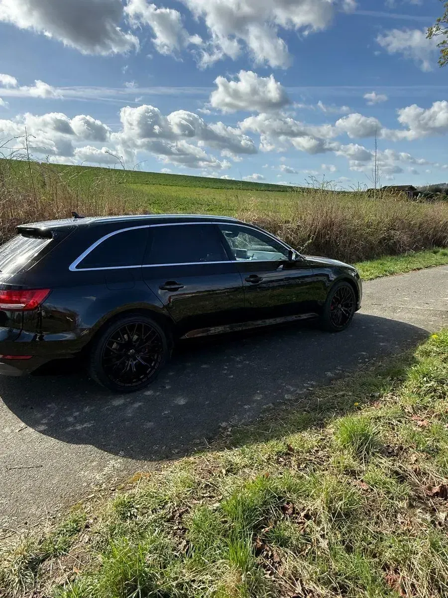 Gebraucht Audi A4 Sport 218 PS (160 kW) 2016 Schwarz Kombi