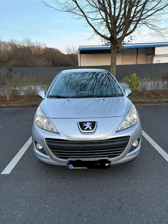Gebraucht Peugeot 207 73 PS (53 kW) 2011 Silber Limousine