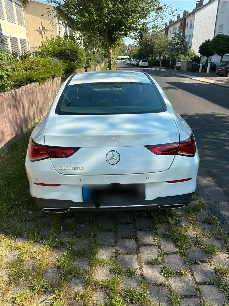 Gebraucht Mercedes CLA180 Progressive 136 PS (100 kW) 2021 Weiß Coupé