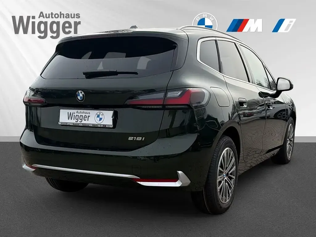 Neu BMW 218 Active Tourer Luxury Line 136 PS (100 kW) 2026 Gruen Van / Kleinbus