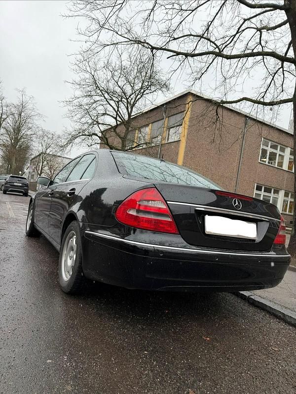 Gebraucht Mercedes E220 150 PS (110 kW) 2003 Schwarz Limousine