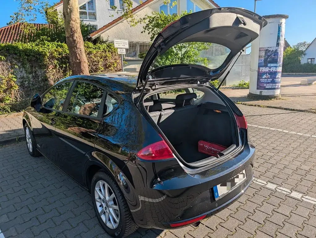 Usata Seat Leon 105 CV (77 kW) 2011 Nero Utilitaria