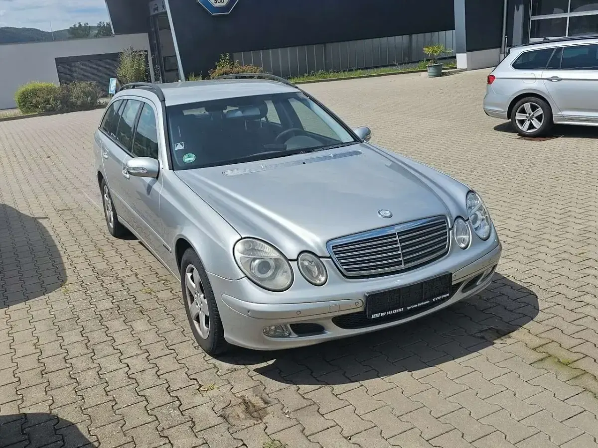 Gebraucht Mercedes E220 Classic 150 PS (110 kW) 2004 Silber Kombi