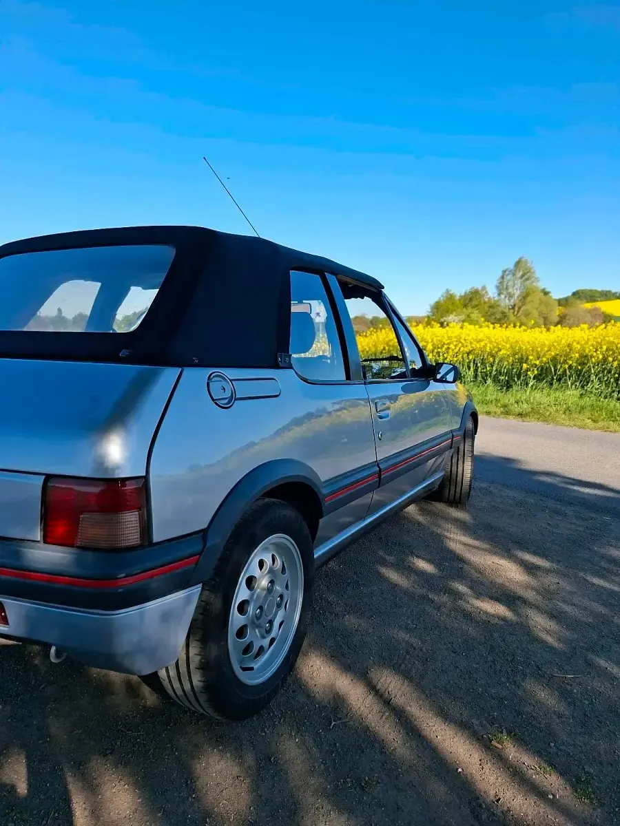 Gebraucht Peugeot 205 102 PS (75 kW) 1992 Silber Cabrio