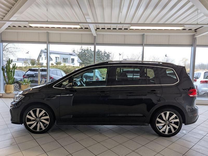 Gebraucht VW Touran Highline 150 PS (110 kW) 2025 Grenadillschwarz metallic Van / Kleinbus