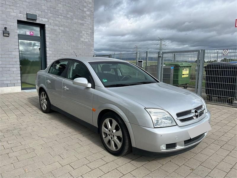Grau Gebraucht 2002 Opel Vectra Limousine | 2.750 € (Fairer Preis) - Bild 1/4