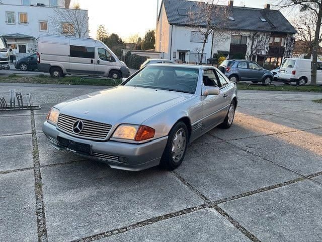 Silber Gebraucht 1992 Mercedes SL300 Cabrio | 20.900 € - Bild 1/4