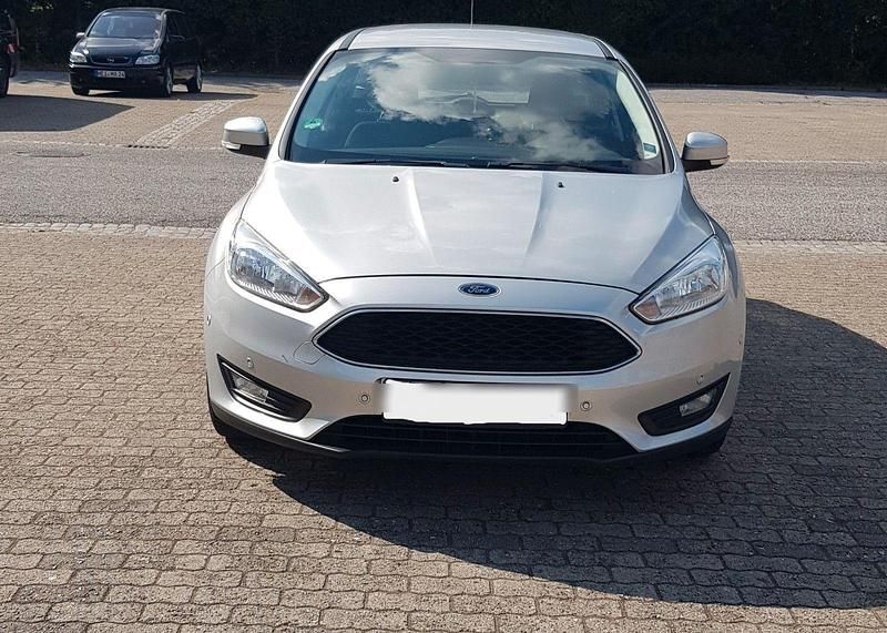 Silber Gebraucht 2017 Ford Focus Business Edition Kombi | 9.500 € (Guter Preis) - Bild 1/4