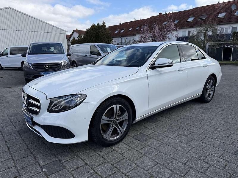 Gebraucht Mercedes E200 Avantgarde 160 PS (117 kW) 2018 Polarweiss  unilack Limousine