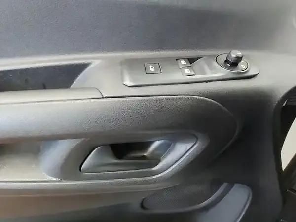 Używany Opel Combo 131 KM (96 kW) 2021 Biały Minivan