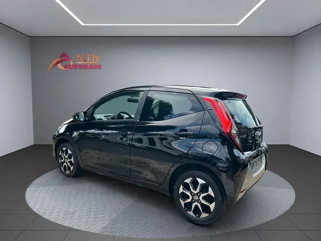 Gebraucht Toyota Aygo X-play 72 PS (52 kW) 2020 Schwarz Kleinwagen