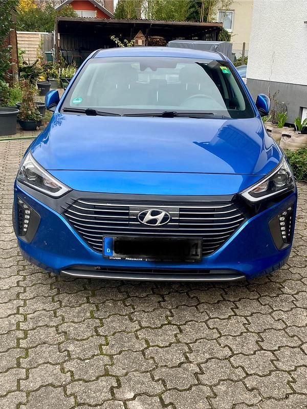 Blau Gebraucht 2017 Hyundai Ioniq Style Kleinwagen | 10.500 € (Guter Preis) - Bild 1/4