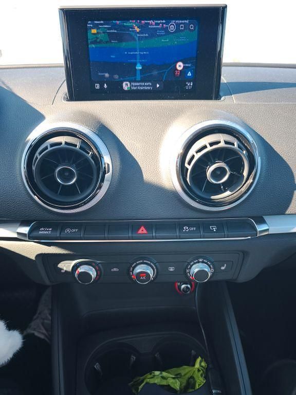 Gebraucht Audi A3 Cabriolet Ambiente 179 PS (131 kW) 2015 Rot Cabrio