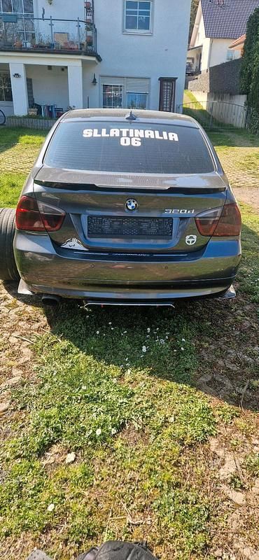 Gebraucht BMW 320 177 PS (130 kW) 2007 Grau Limousine