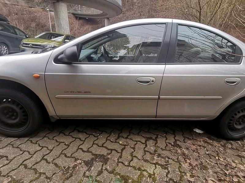Usado Chrysler Neon 133 HP (97 kW) 2000 Cinzento Sedan