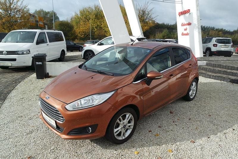 Braun Gebraucht 2016 Ford Fiesta Titanium Limousine | 9.990 € (Teuer) - Bild 1/4
