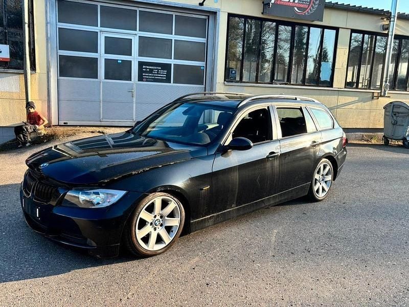 Second-hand BMW 320 Performance 163 CP (119 kW) 2006 Negru Break