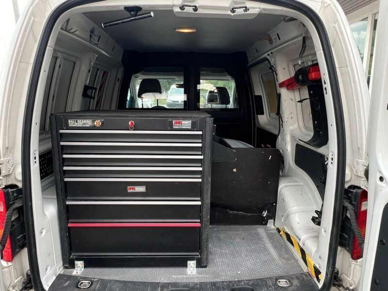 Second-hand VW Caddy 102 CP (75 kW) 2016 Alb Monovolum