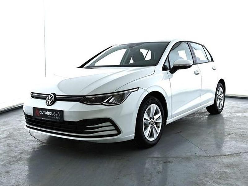 Gebraucht VW Golf VIII Life 131 PS (96 kW) 2023 Weiß Limousine