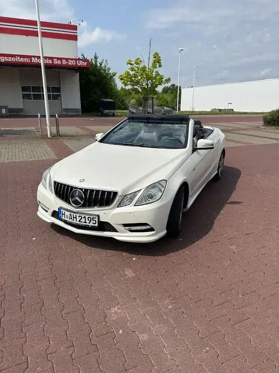 Gebraucht Mercedes E250 204 PS (150 kW) 2012 Weiß Cabrio