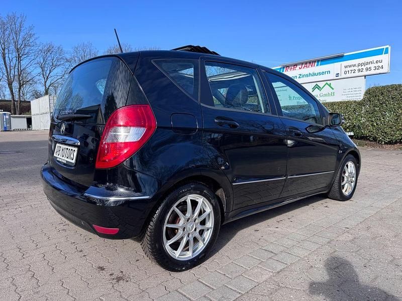 Second-hand Mercedes A160 82 CP (60 kW) 2012 Negru Berlinǎ