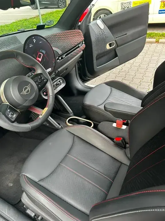 Gebraucht Mini Cooper SE 160 kW (218 PS) 2024 Schwarz Kleinwagen