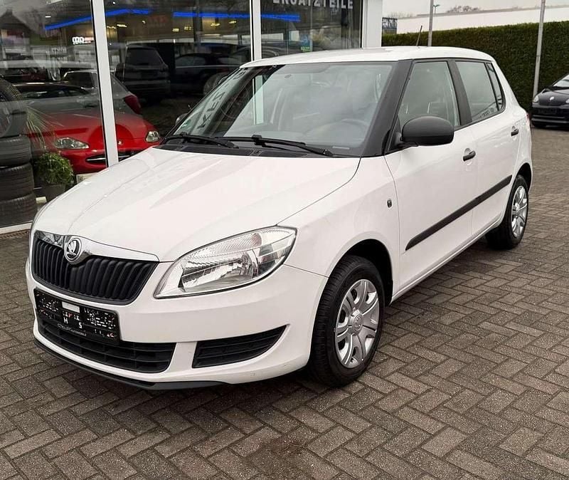 Weiß Gebraucht 2013 Skoda Fabia Cool Edition Kleinwagen | 3.900 € (Guter Preis) - Bild 1/4