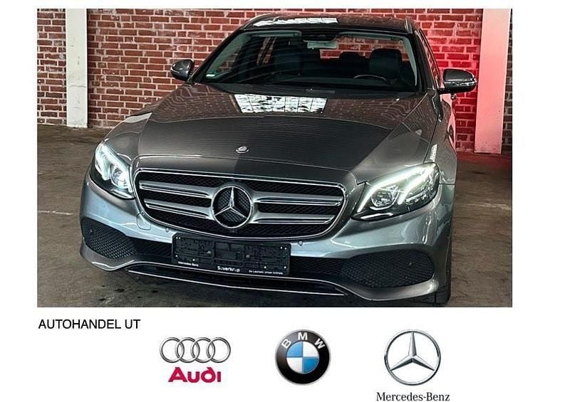 Grau Gebraucht 2016 Mercedes E220 Avantgarde Limousine | 24.790 € (Etwas zu teuer) - Bild 1/4