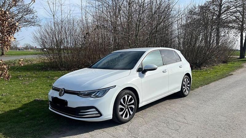 Gebraucht VW Golf VII Active 150 PS (110 kW) 2021 Weiß Kleinwagen
