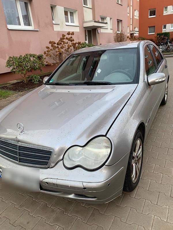 Silber Gebraucht 2004 Mercedes C180 Limousine | 1.599 € (Superpreis) - Bild 1/4