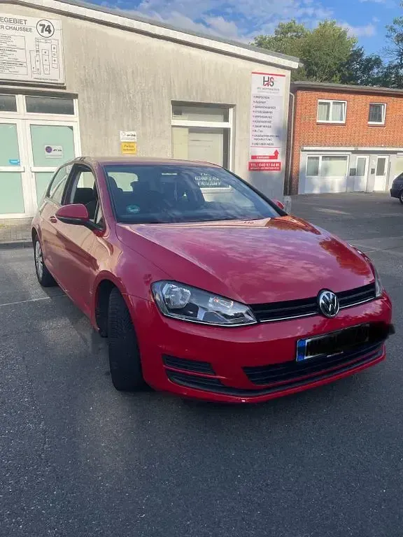 Gebraucht VW Golf VII Trendline 86 PS (63 kW) 2013 Rot Limousine