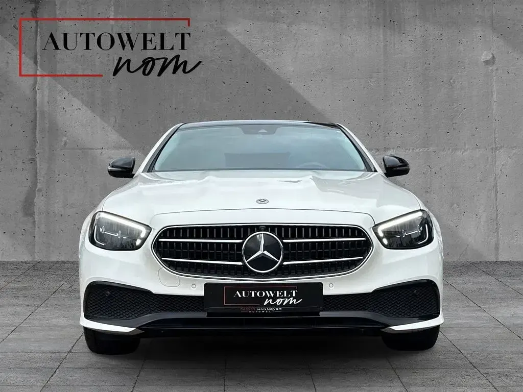 Second-hand Mercedes E200 Night 197 CP (144 kW) 2023 Alb Berlinǎ