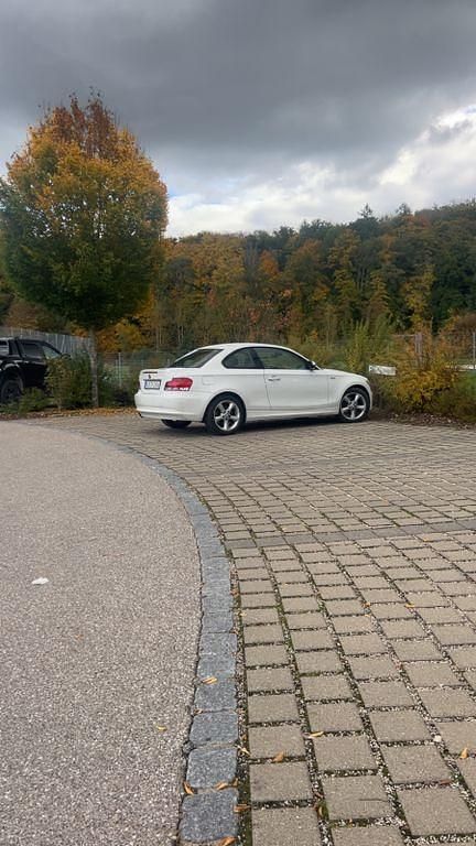 Beige Gebraucht 2010 BMW 118 Sport Line Kleinwagen | 4.000 € (Fairer Preis) - Bild 1/4