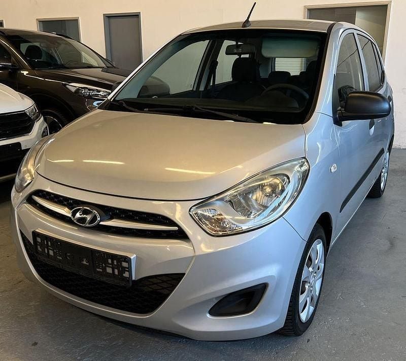 Silber Gebraucht 2011 Hyundai i10 Edition Kleinwagen | 2.999 € (Fairer Preis) - Bild 1/4