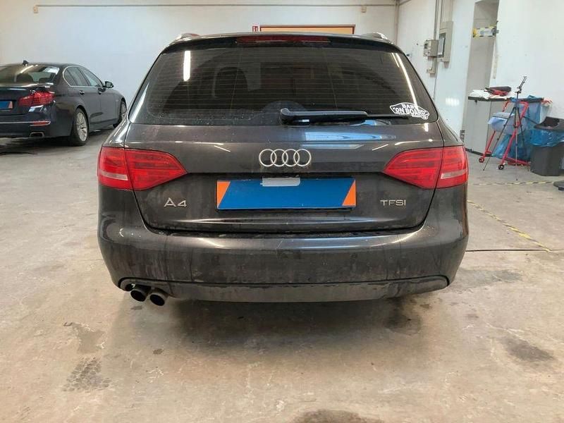 Gebraucht Audi A4 Attraction 160 PS (117 kW) 2011 Grau Kombi
