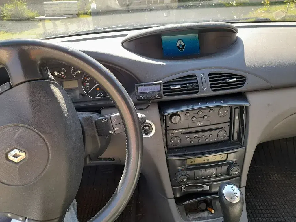 Gebraucht Renault Laguna II Privilege 207 PS (152 kW) 2001 Silber Limousine
