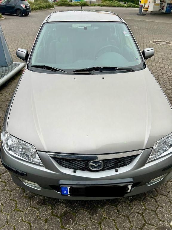 Grau Gebraucht 2002 Mazda 323F Sportive Limousine | 1.650 € (Fairer Preis) - Bild 1/4