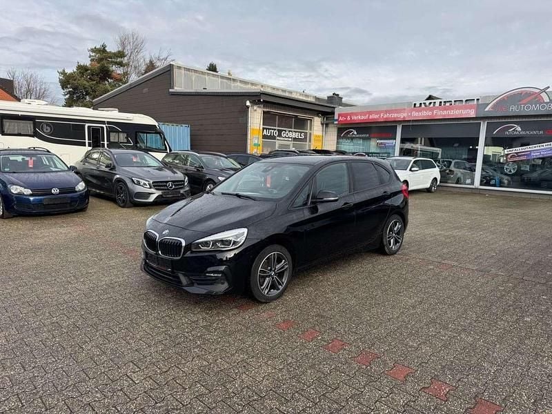 Schwarz ii/bonnet fluid black Gebraucht 2019 BMW 218 Sport Line Van / Kleinbus | 18.900 € (Fairer Preis) - Bild 1/4