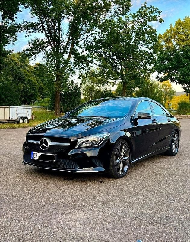 Schwarz Gebraucht 2019 Mercedes CLA200 Urban Coupé | 19.000 € (Fairer Preis) - Bild 1/4