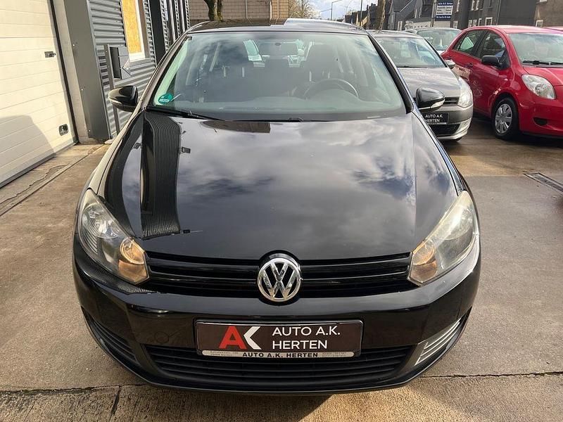 Gebraucht VW Golf VI 80 PS (58 kW) 2011 Schwarz Kleinwagen